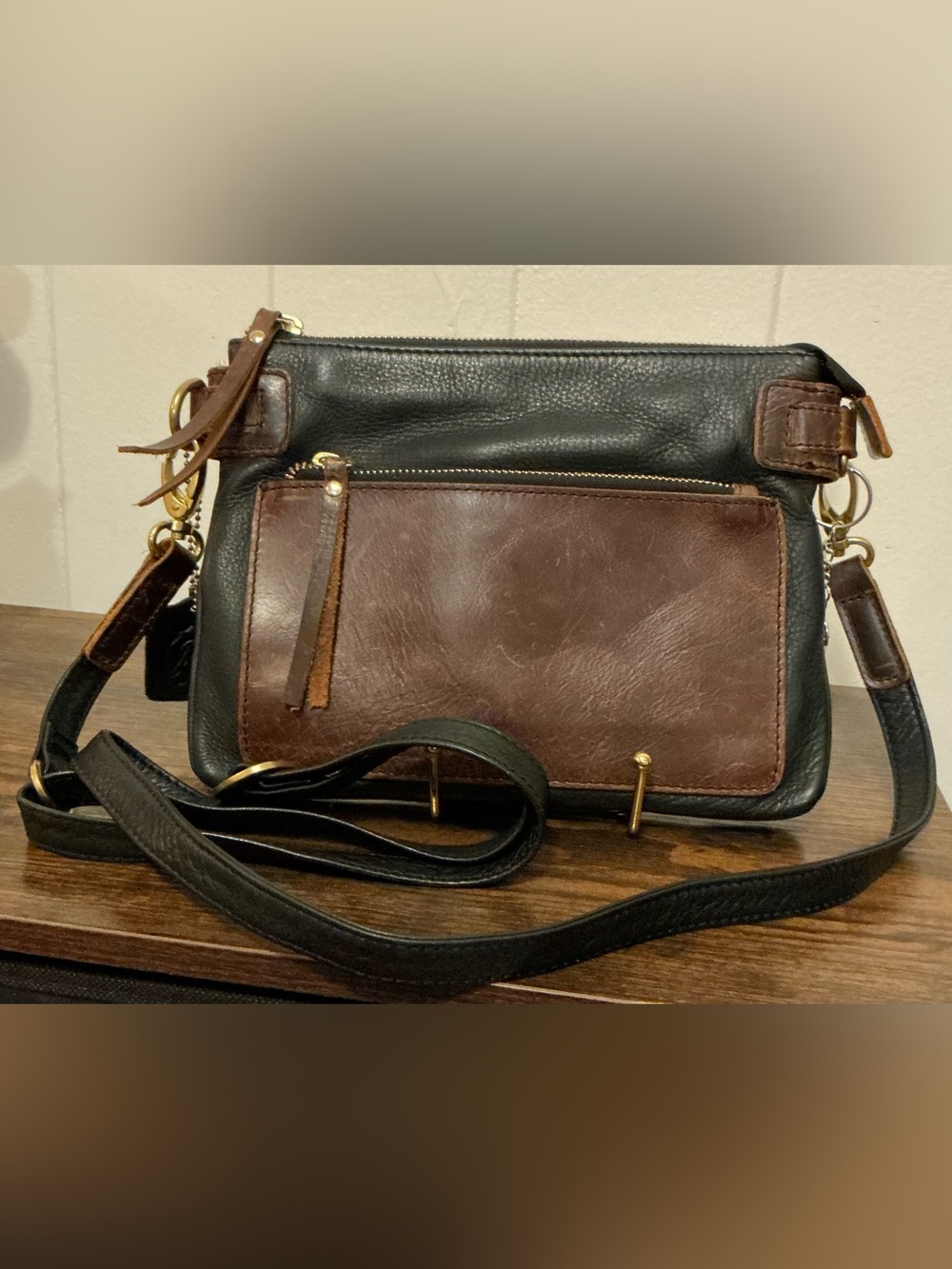 A Rare Beautiful Osgoode Marley Lillian Small Zip Top Crossbody Handbag Bag